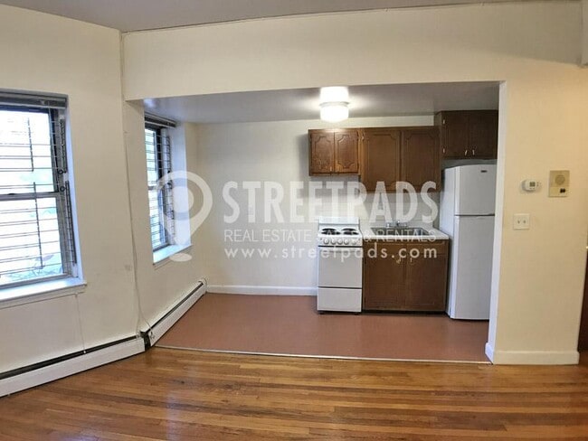 Building Photo - bedroom in Boston MA 02134