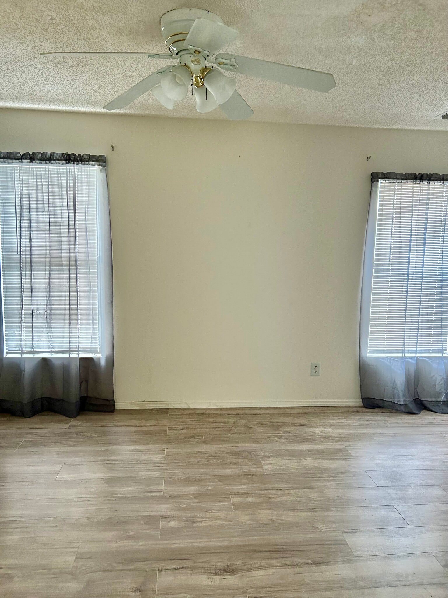 Building Photo - 9149 Shaddock Rd E