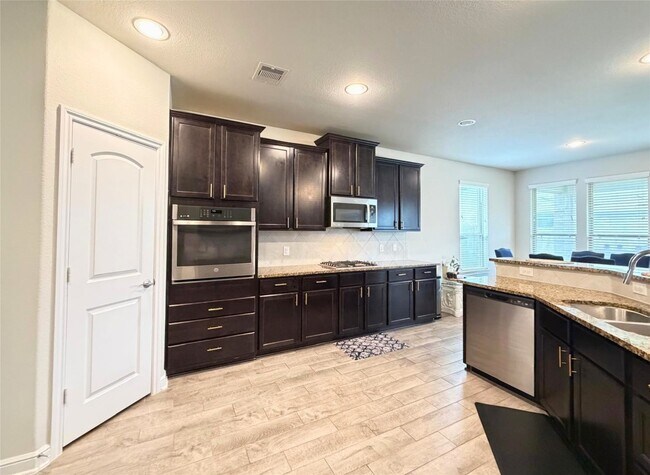 Building Photo - 244 Upland Dr