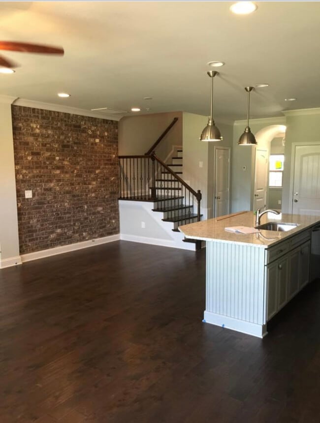 Building Photo - 1444 Channing Dr