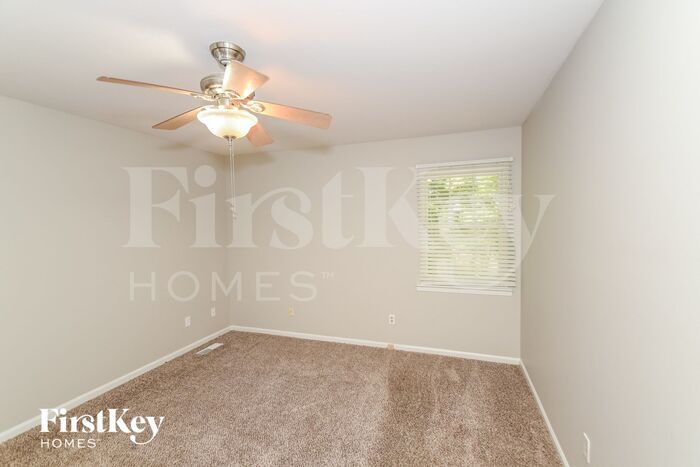 Building Photo - 2207 Vicki Dr