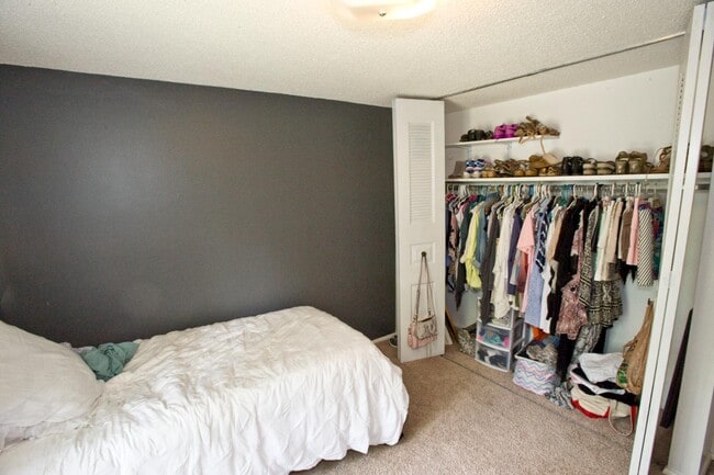 Building Photo - 1635 Van Dyke Dr