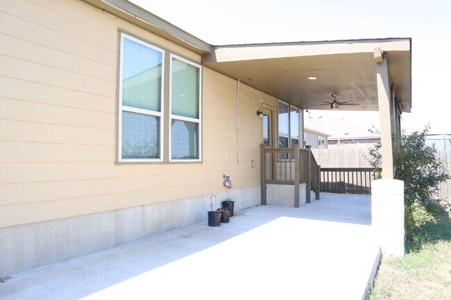 Building Photo - "Charming 3-Bed, 2-Bath Oasis in Austin!!