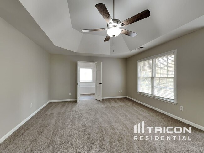 Building Photo - 716 Parkside Dr