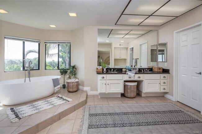 Building Photo - Furnished with Golf Course View in Laguna Niguel