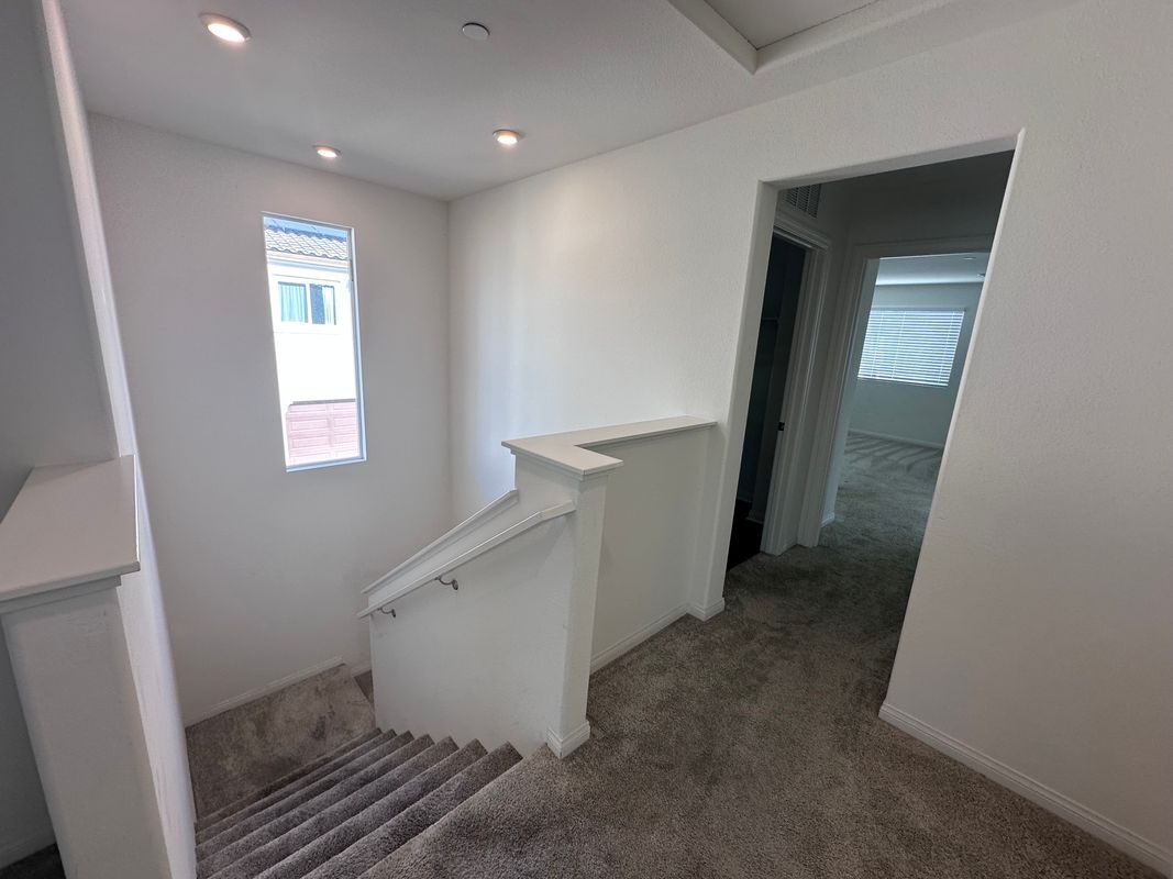 Building Photo - 335 S Carson Ct