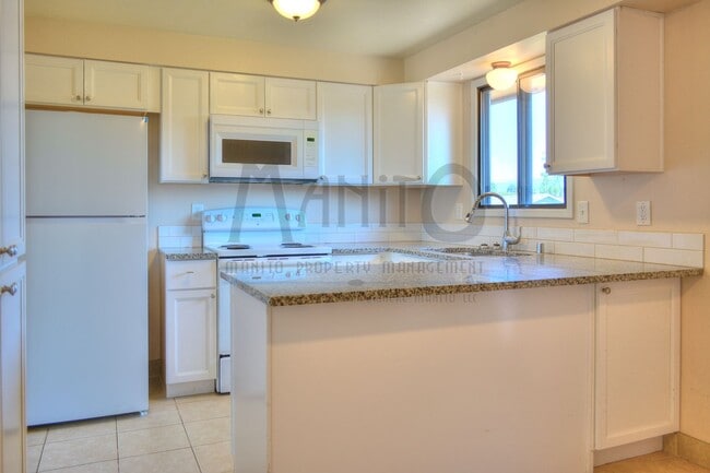 Building Photo - **COMING SOON** Clean & Spacious Spokane Valley Duplex