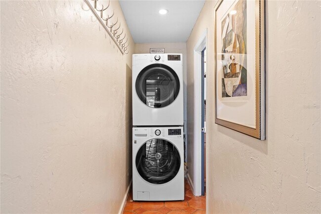 Building Photo - 1841 Buccaneer Dr