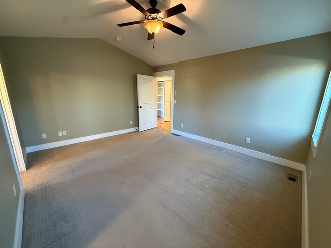 Building Photo - 25 Baldy Ct