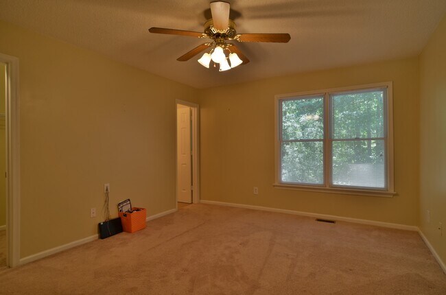 Building Photo - Coming Soon! 2BR 2.5 BA Townhome in Yorktown!