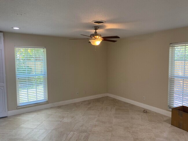 Building Photo - 1435 Wyn Cove Dr