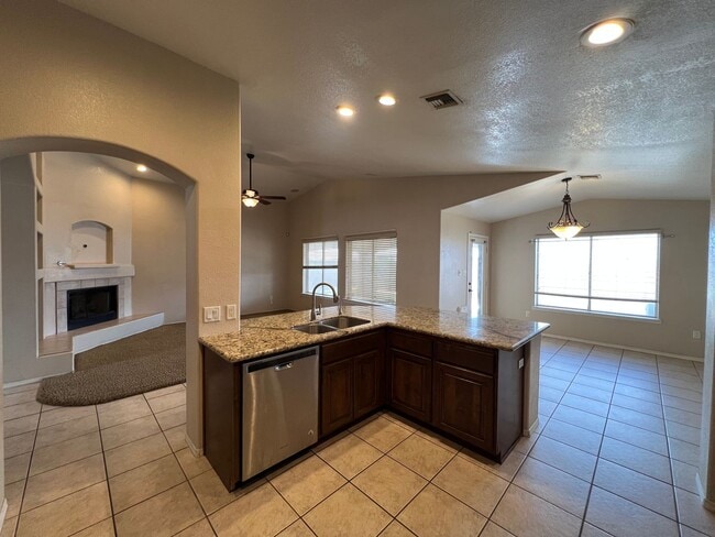 Building Photo - 4 BEDROOM HOME WITH POOL ACCESS!