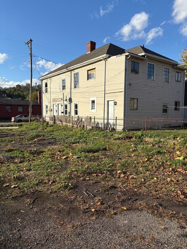 Building Photo - 255 S 5th St