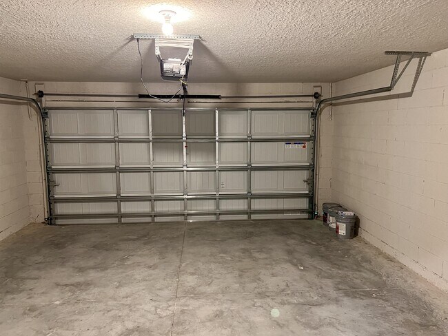 Building Photo - 6652 N Bedstrow Blvd