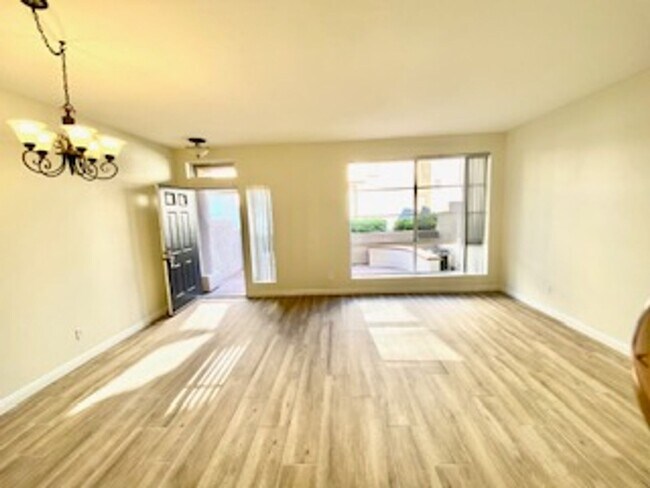 Building Photo - *Coming Soon!*  Remodeled 3 bedroom townho...