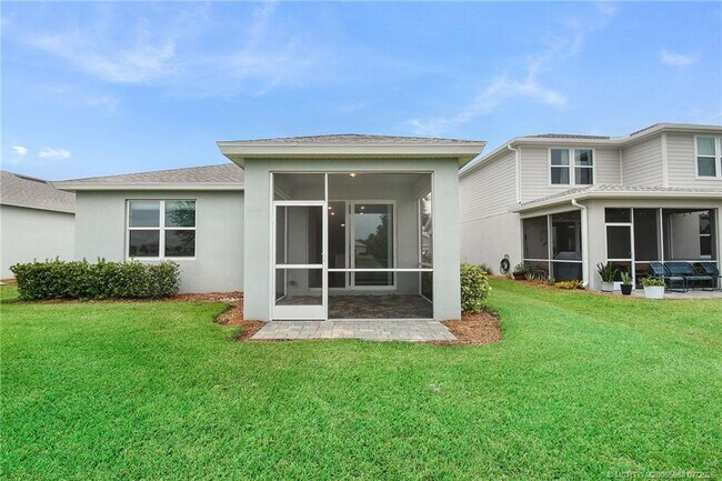 Building Photo - 10214 SW Captiva Dr