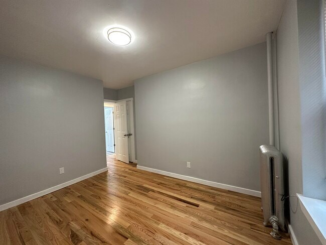 Building Photo - 117 Corbin Ave