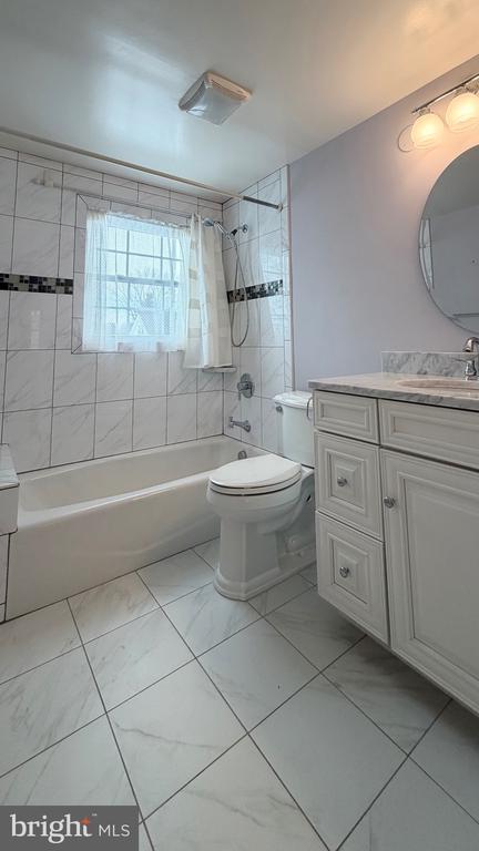 Building Photo - 4325 Majestic Ln