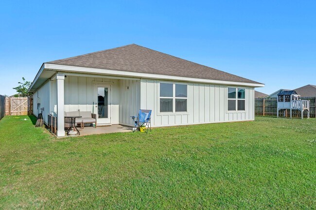 Building Photo - Charming 4BR / 2BA rental in desirable Daphne, AL — great neighborhood, move-in ready.