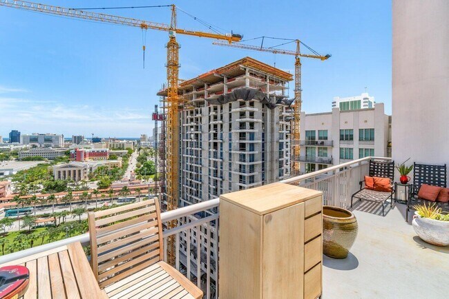 Building Photo - 300 S Australian Ave