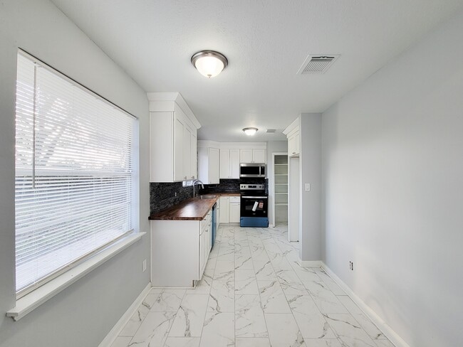 Building Photo - 2024 Stones throw Dr