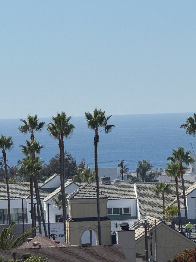 Building Photo - 607 N Irena Ave