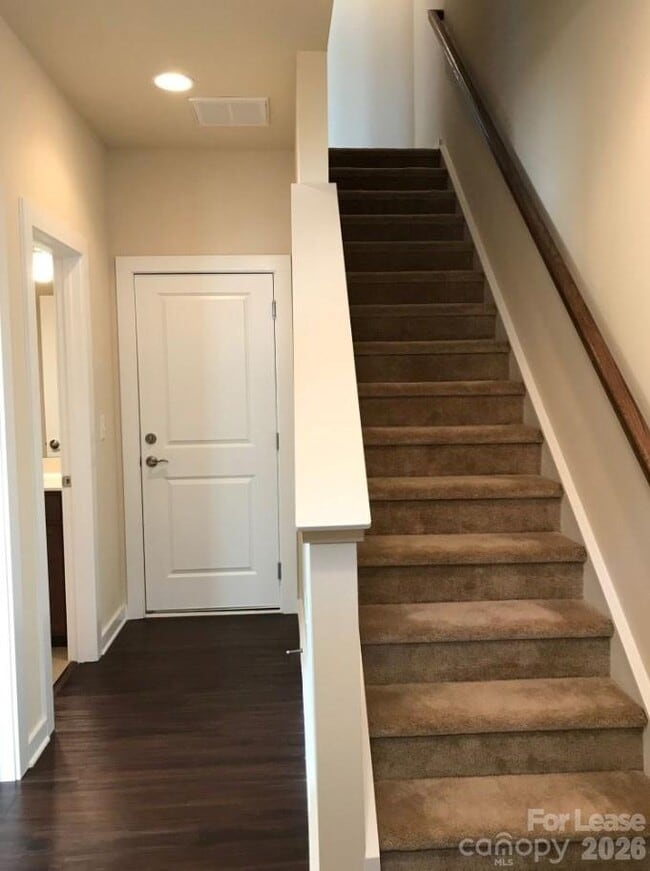 Building Photo - 1923 Winpole Ln