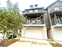 Building Photo - AVAILABLE NOW! Tri-Level 3 Bedroom / 3.5 B...