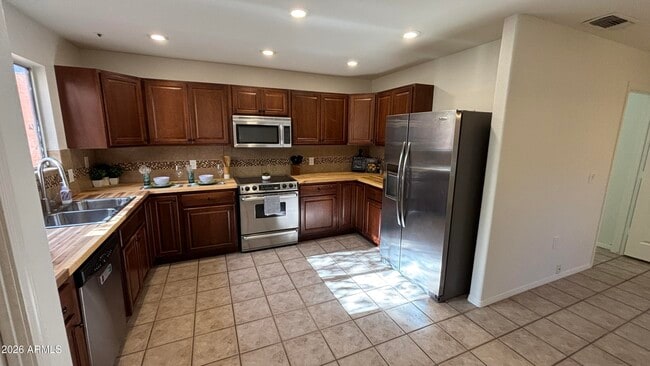 Building Photo - 11213 E Mercer Ln