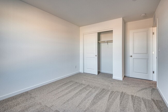 Building Photo - Sleek Contemporary Townhome with Open Layout in Prime Las Vegas Location