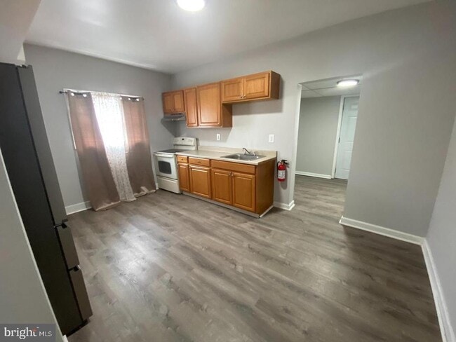 Building Photo - 110 N 4th St.