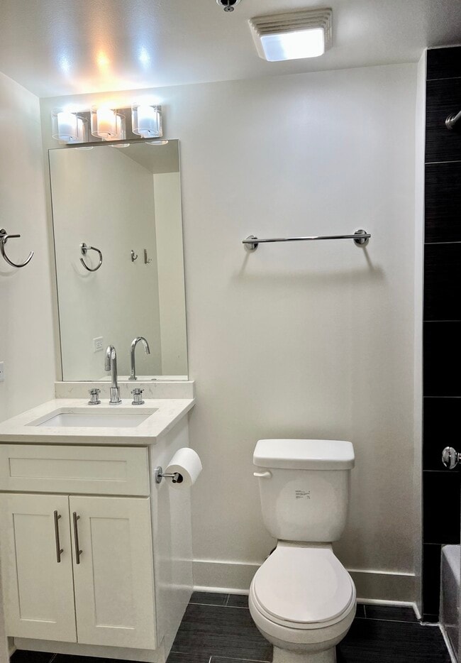 Building Photo - 50 E 16th St