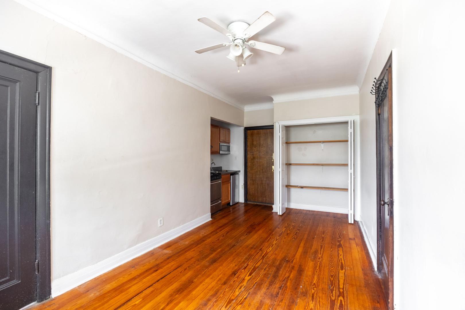 Building Photo - 948 W Cuyler Ave