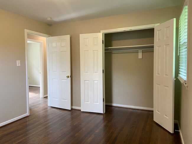 Building Photo - 3 Bedroom, 1 Bathroom House in Winston-Salem