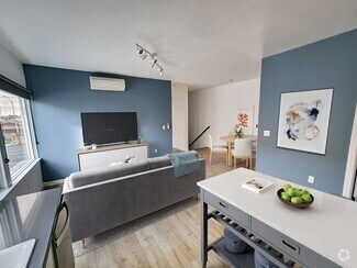 Building Photo - Renovated 2 Bedroom 1 Bathroom In Jefferso...