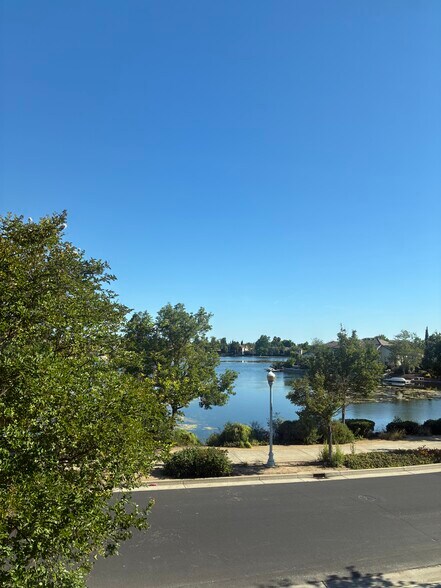 Building Photo - 2824 Buckminster Dr