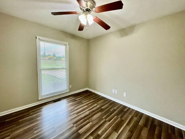 Building Photo - Newly Updated 3-Bed, 2-Bath Nest in Fayett...