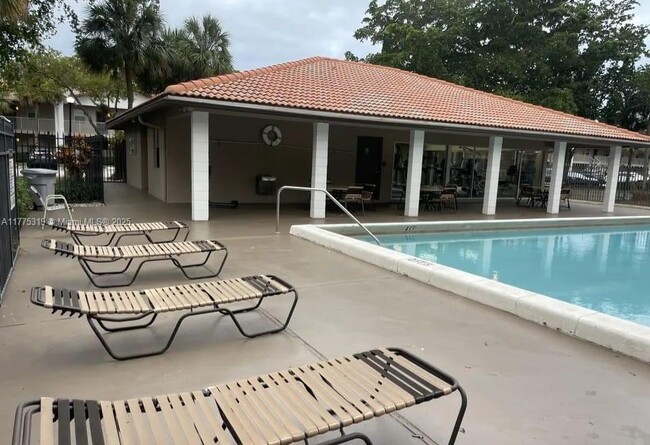 Building Photo - 8750 Royal Palm Blvd