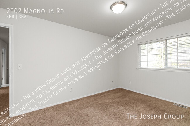 Building Photo - 2002 Magnolia Rd