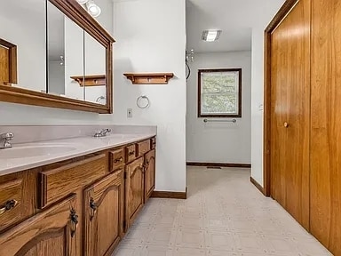 Building Photo - 428 Grand Ridge Dr