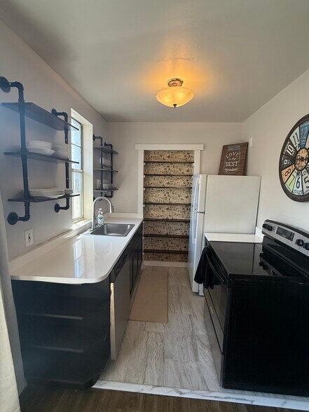 Building Photo - 1065 Colorado Blvd