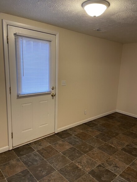 Lower Enterance - 310 Galvin Rd N