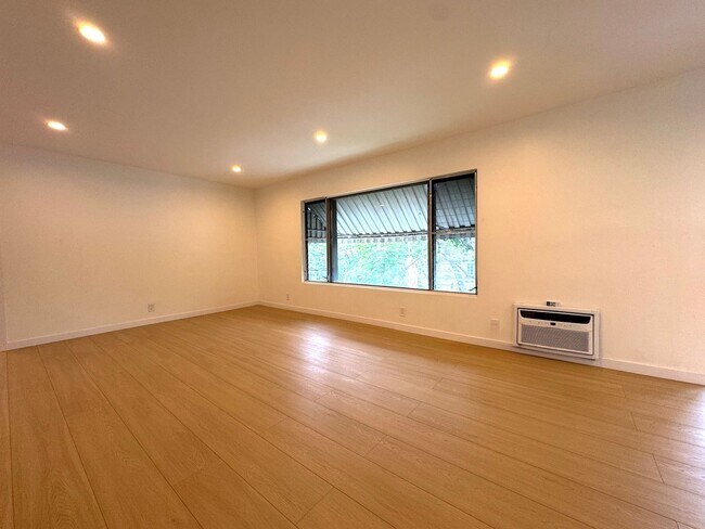 Building Photo - Top Floor Newly Gut Renovated 2-Bedroom in Prime West Hollywood Location