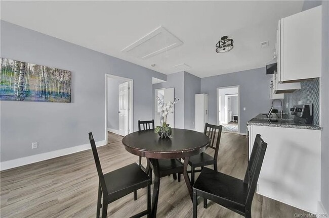 Building Photo - Beautifully renovated 3 bedroom, 2 full bathroom in Rock Hill