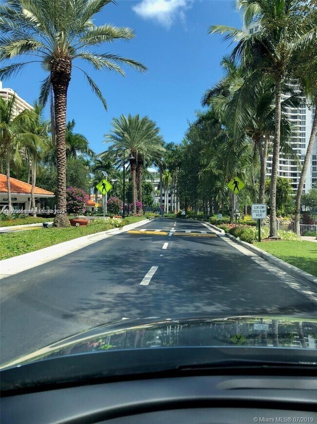 Building Photo - 3530 Mystic Pointe Dr