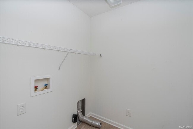 Building Photo - 8725 Lindsey Ln