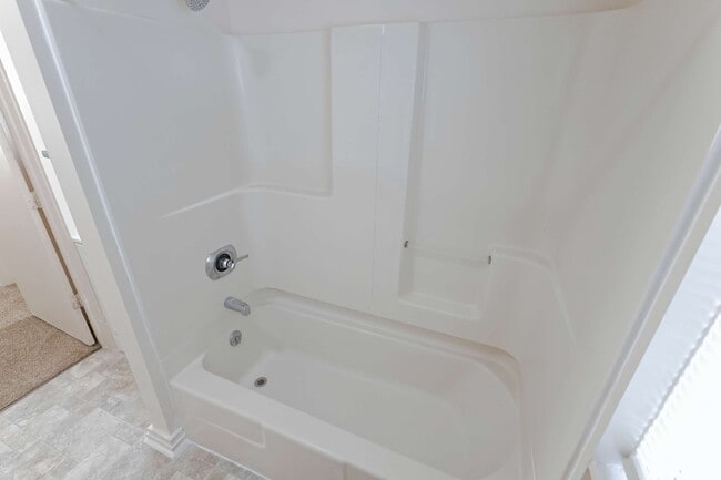 Building Photo - 1640 E ST-2