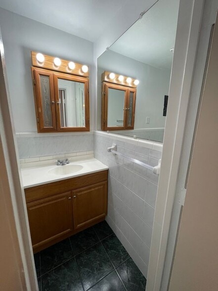 Building Photo - 3451 NE 13th Ave