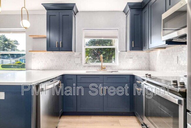 Building Photo - 707 Depugh St