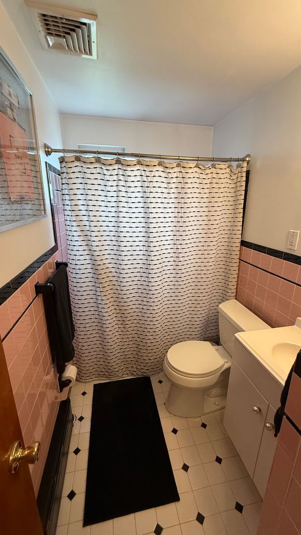Building Photo - Move-In Ready 2BR Home on Quiet Residential Street in Baldwin/Whitehall!